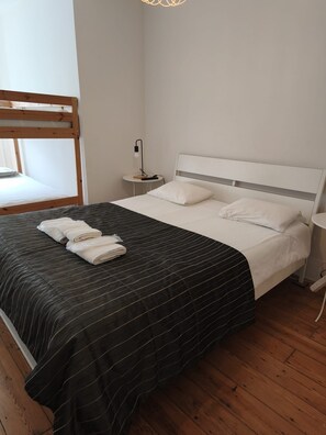 2 chambres, fer et planche à repasser, Wi-Fi gratuit, draps fournis