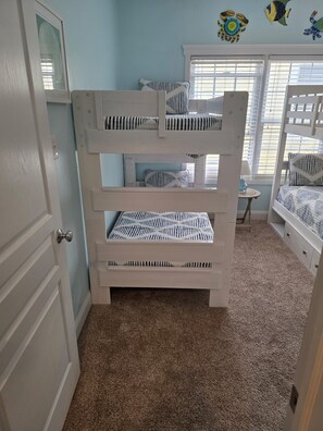 3 bedrooms, travel crib, WiFi