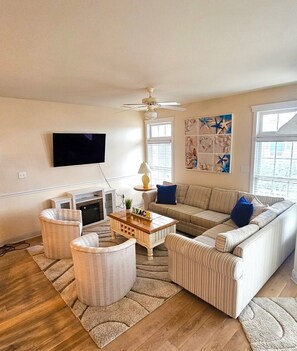 Smart TV, fireplace