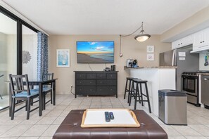 Fridge, microwave, oven, stovetop - Spacious & Serene 1 Bedroom King, Walk-in Shower, Big Balcony & Peaceful Beaches (Myrtle Beach)