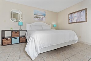 Room - Spacious & Serene 1 Bedroom King, Walk-in Shower, Big Balcony & Peaceful Beaches (Myrtle Beach)