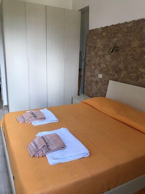 3 bedrooms, iron/ironing board, free WiFi, bed sheets - Villa marmora scopello (Sicilia)