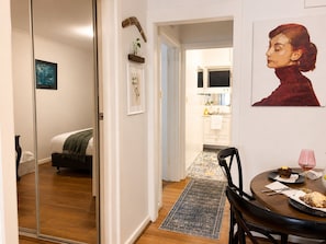 2 Schlafzimmer, Schreibtisch, Bügeleisen/Bügelbrett, kostenloses WLAN