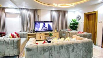 Appartement Familial, balcon, vue ville | Intérieur