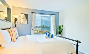 2 bedrooms, WiFi, bed sheets - Oceanview Penthouse w/ Private Rooftop Deck (Oceanside)