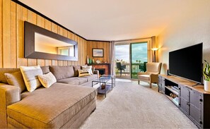 TV - Oceanview Penthouse w/ Private Rooftop Deck (Oceanside)