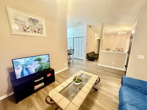 Living area - Grand Deluxe Palms 3BR Condo near Disney (Four Corners)