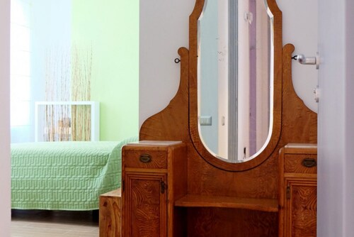 Hostmate - Milano - Vespri Siciliani - Green