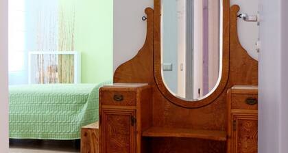 Hostmate - Milano - Vespri Siciliani - Green