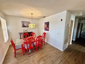 Dining - Grand Holiday Villas 3BR Condo near Disney (Four Corners)