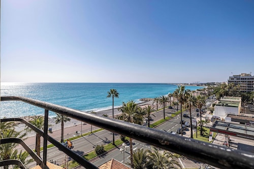 Air-conditioned Seafront Apartment - Nice