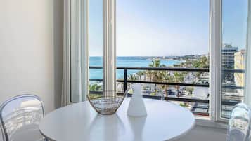 Apartment | Dining
