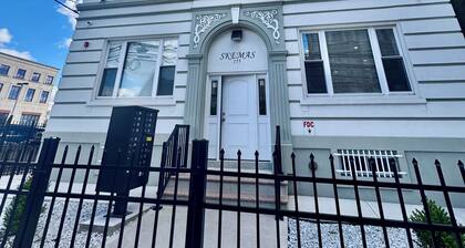 Grand Luxury 1BR APT near Newark Airport ( B )