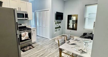 Grand Luxury 1BR APT near Newark Airport ( B )