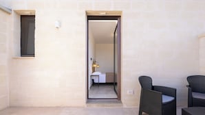 Dobbeltrom, privat bad, hageutsikt | Terrasse/patio