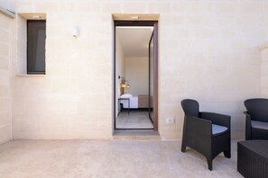 Dobbeltrom, privat bad, hageutsikt | Terrasse/patio