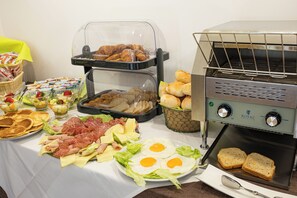 อาหารเช้าแบบบุฟเฟต์