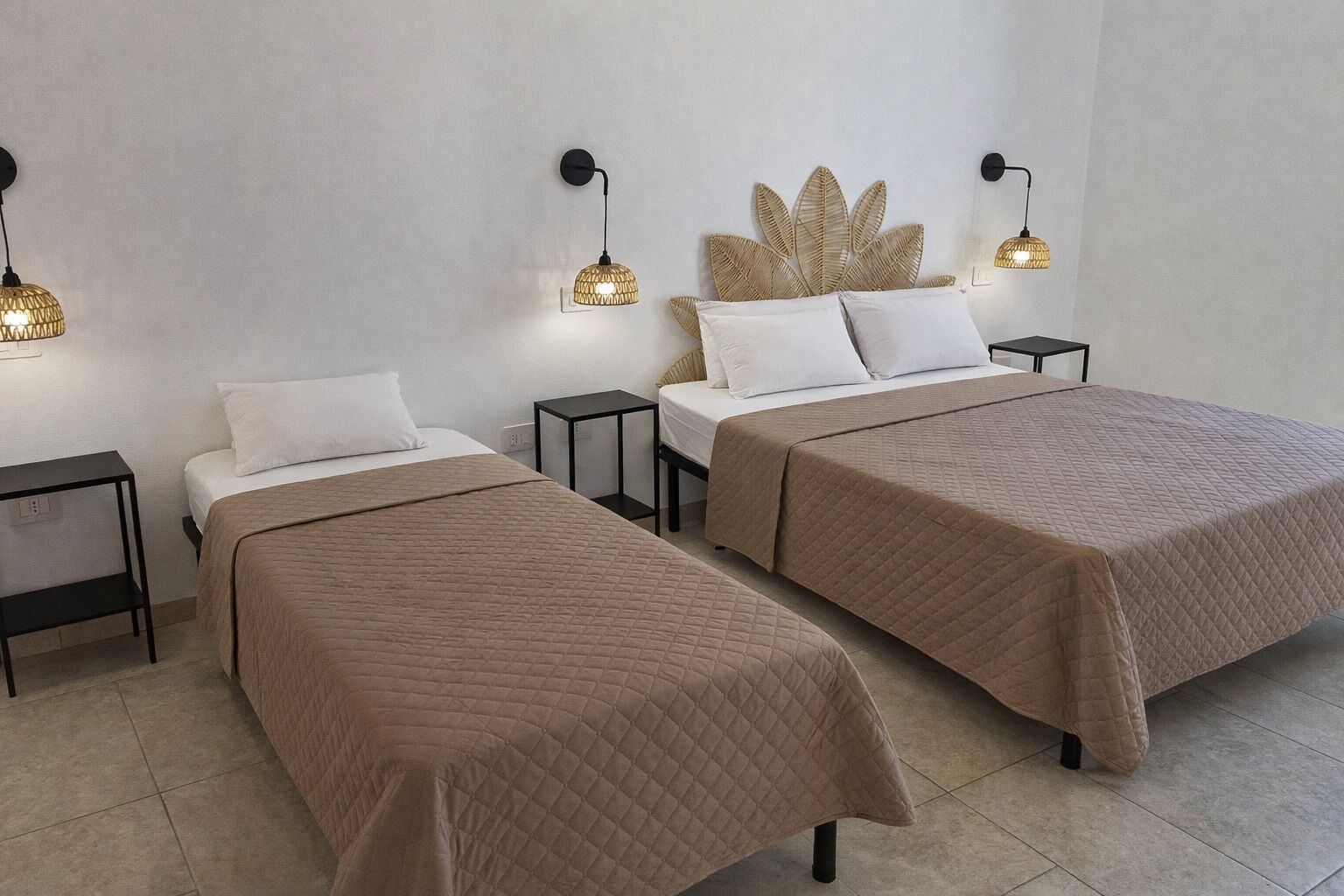 Quarto triplo, banheiro privativo, vista para o jardim