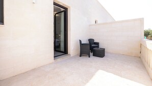 Dobbeltrom, privat bad, hageutsikt | Terrasse/patio