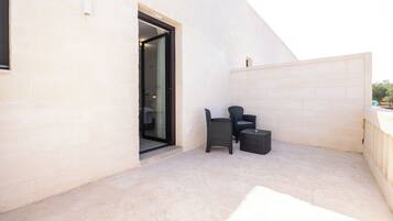 Double Room, Private Bathroom, Garden View | Terrace/patio
