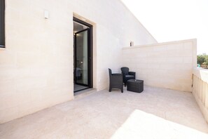 Dobbeltrom, privat bad, hageutsikt | Terrasse/patio