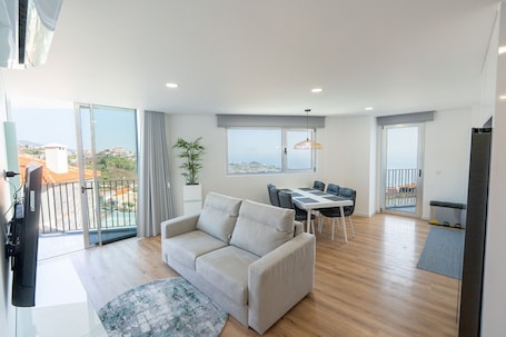 TV. Atlantic Heights II by Mill Escapes