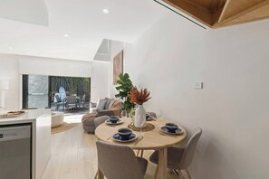 Dining - Coastal Calm Escape Close to Thirroul and Beaches (Thirroul)