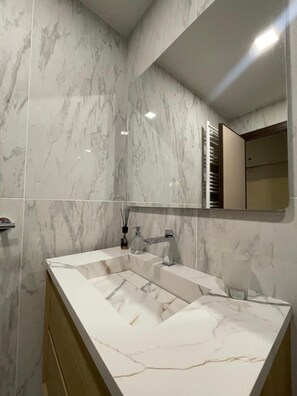 Bathroom - Panoramic Apartment in Ghiffa with Lake View (Susello)