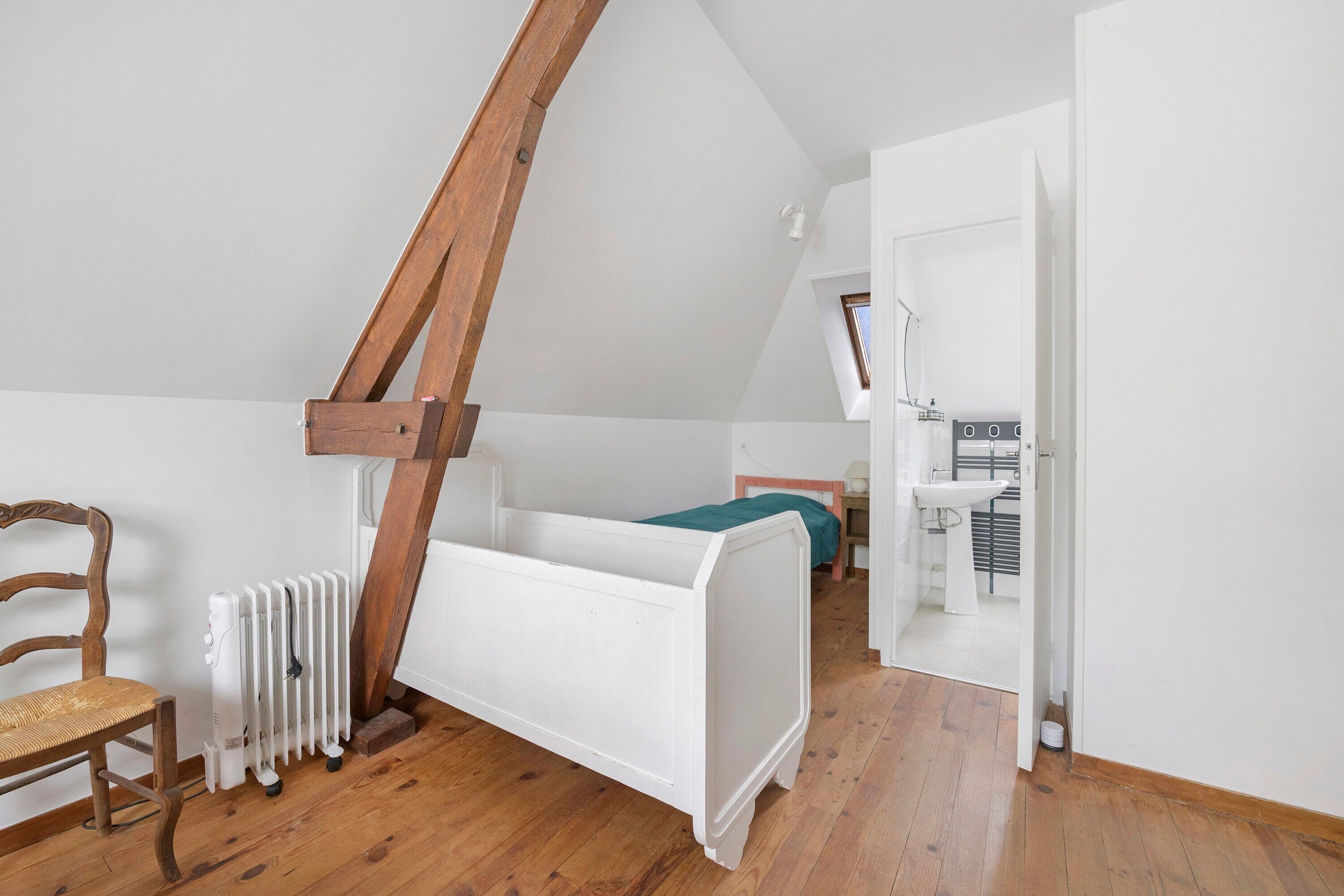 4 chambres, fer et planche à repasser, Wi-Fi, draps fournis