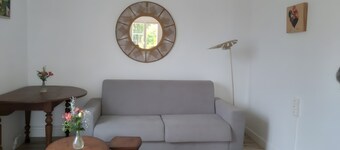Gîte Chez Madeleine: Private Terrace, Garden, and Wi-Fi in Coutances