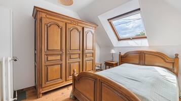 4 slaapkamers, een strijkplank/strijkijzer, wifi, beddengoed