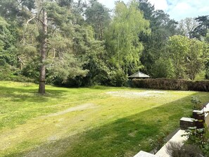 Property grounds - Bright, quiet T1 with private parking (Bagnoles de l'Orne Normandie)