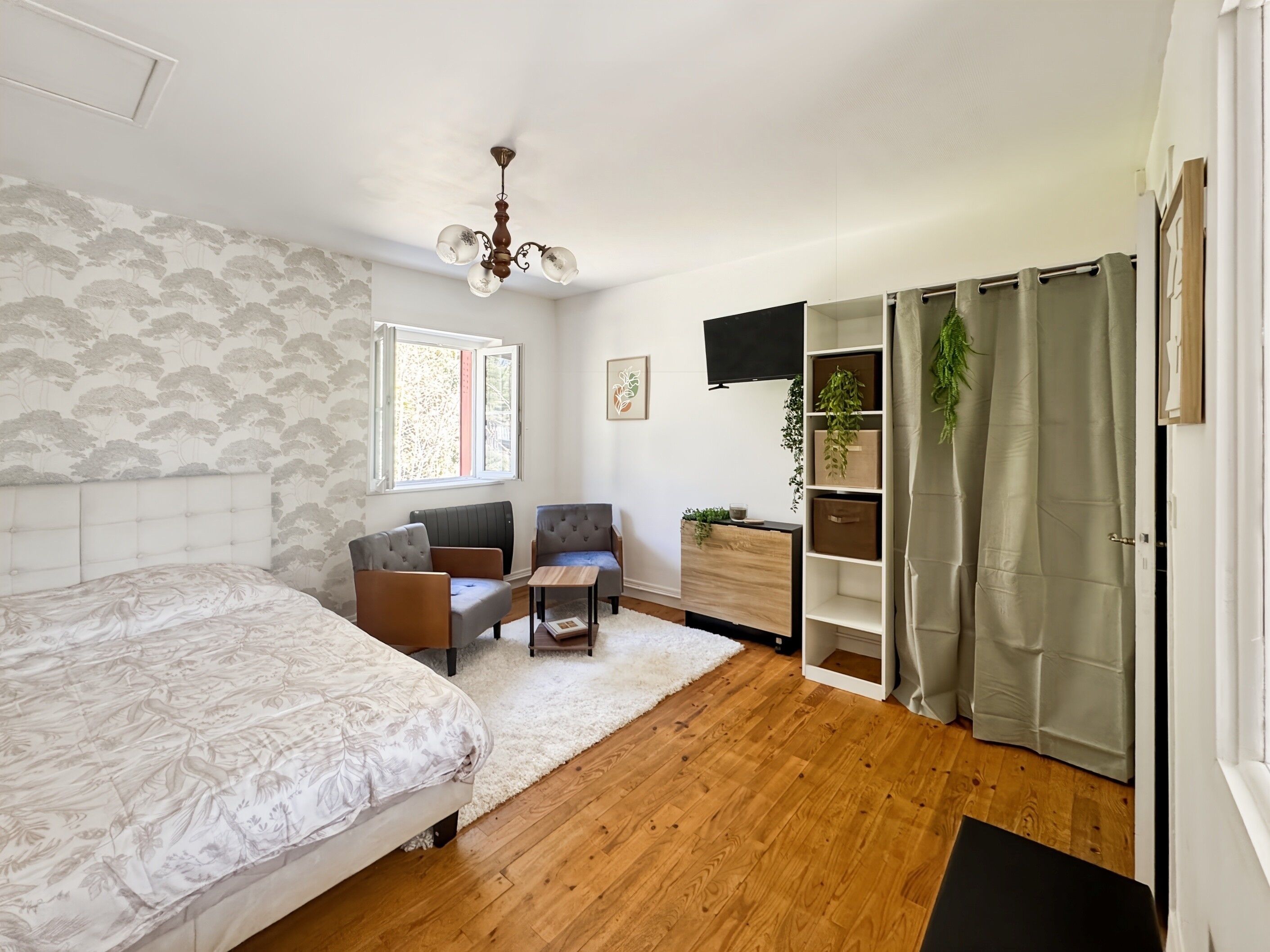 1 bedroom, bed sheets