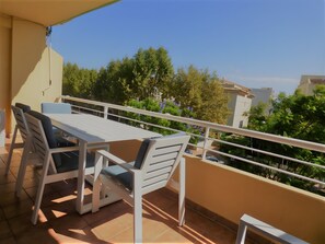Outdoor dining - Penthouse in Jávea near the sea with shared pool, Wi-Fi, and air conditioning (Xàbia)