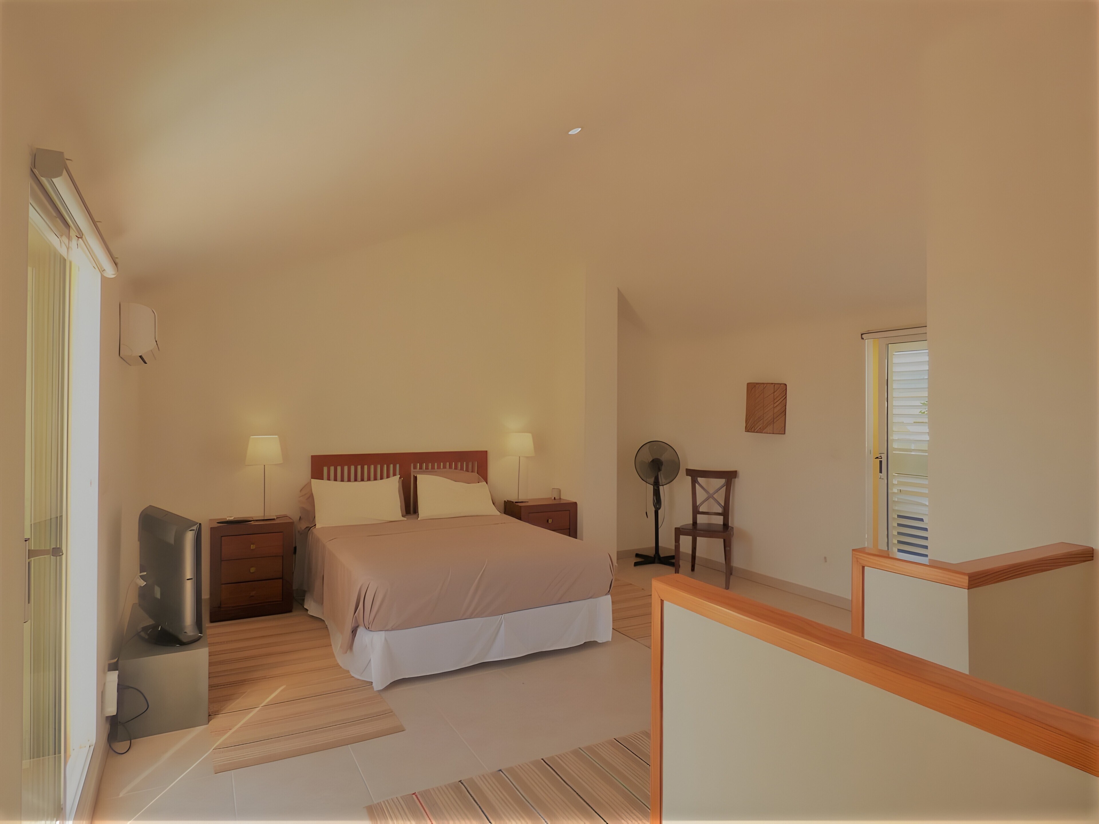 3 slaapkamers, een strijkplank/strijkijzer, wifi, beddengoed