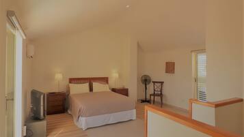 3 slaapkamers, een strijkplank/strijkijzer, wifi, beddengoed