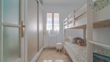 4 slaapkamers, een strijkplank/strijkijzer, wifi, beddengoed
