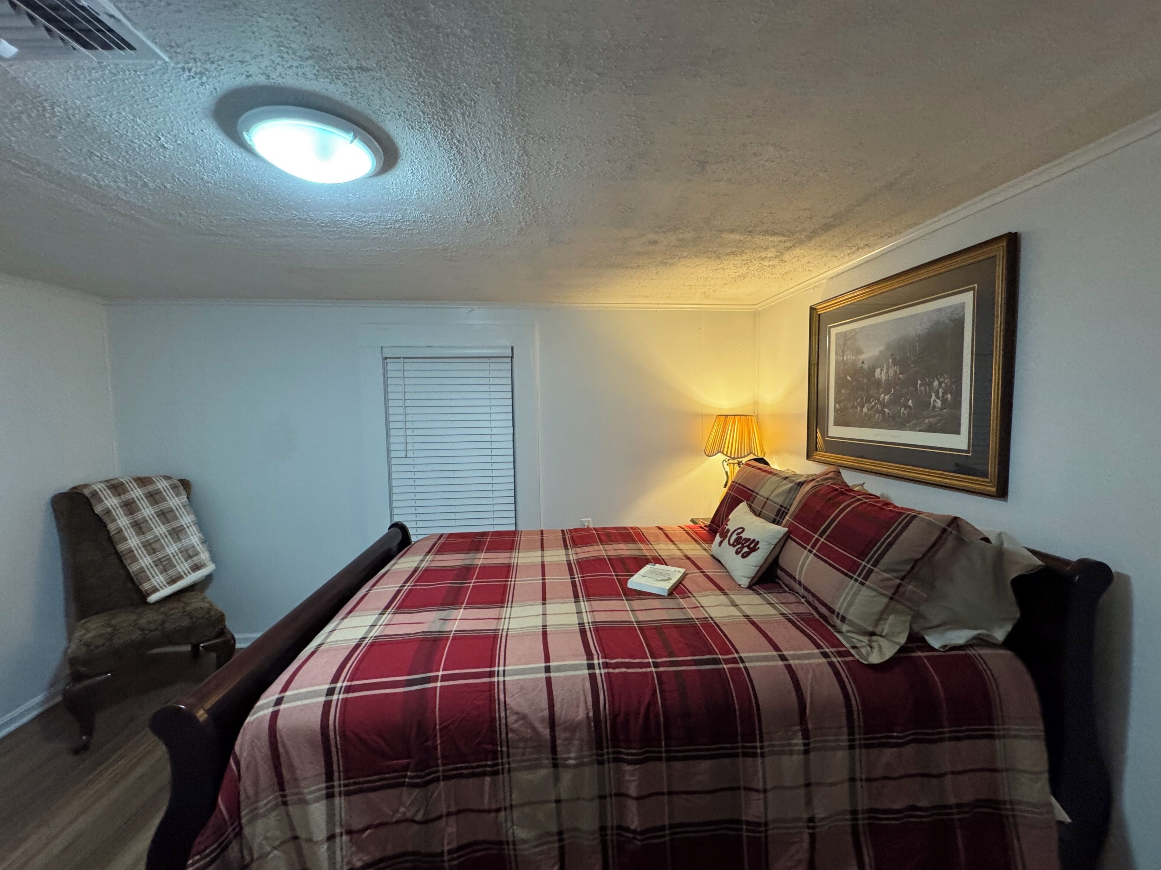 3 bedrooms, iron/ironing board, WiFi (free), bed sheets