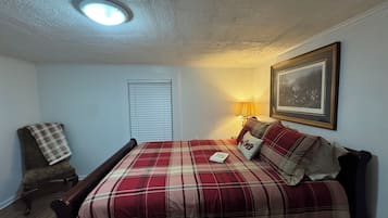 3 bedrooms, iron/ironing board, WiFi (free), bed sheets