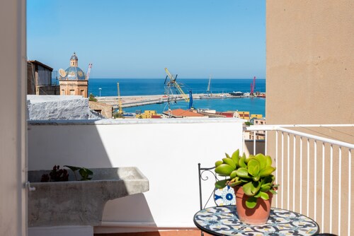 Holiday House Annunziata with Terrace