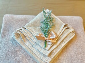 Interior detail - Stylish Tropical Cottage in Chaloklum Heart, 3 Min Walk to Beach (Tambon Ko Pha-ngan)