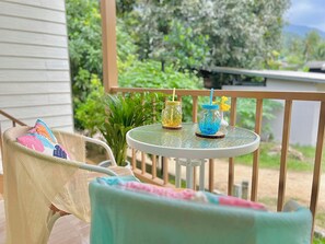 Property grounds - Stylish Tropical Cottage in Chaloklum Heart, 3 Min Walk to Beach (Tambon Ko Pha-ngan)