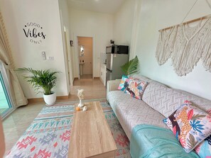 Living area - Stylish Tropical Cottage in Chaloklum Heart, 3 Min Walk to Beach (Tambon Ko Pha-ngan)