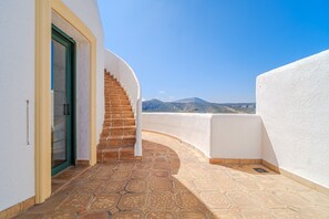 Property grounds - Holiday Home 'Gran Villa En Jávea - Granadella' with Sea Views, Wi-Fi & Air Conditioning (Xàbia)