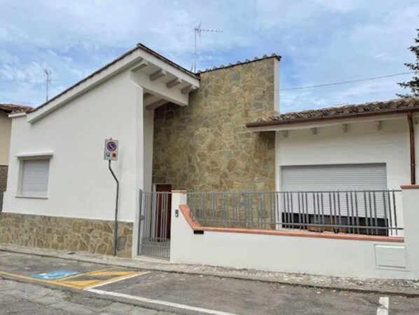 Exterior - Vrbo Property (Firenze)