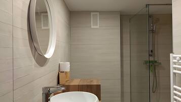 Douche, serviettes fournies