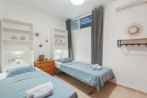 4 habitaciones, tabla de planchar con plancha, wifi y ropa de cama 