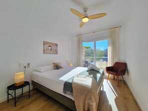 3 bedrooms, WiFi, bed sheets - Holiday Home 'Sol y Luz en Puerto de Jávea' with Shared Pool, Wi-Fi & Air Conditioning (Xàbia)
