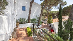 A white building with a blue window, a staircase, and surrounding trees. - Villa with Pool 800 Meters from Playa de Pals (Pals)