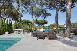 Outdoor dining - Villa with Pool 800 Meters from Playa de Pals (Pals)